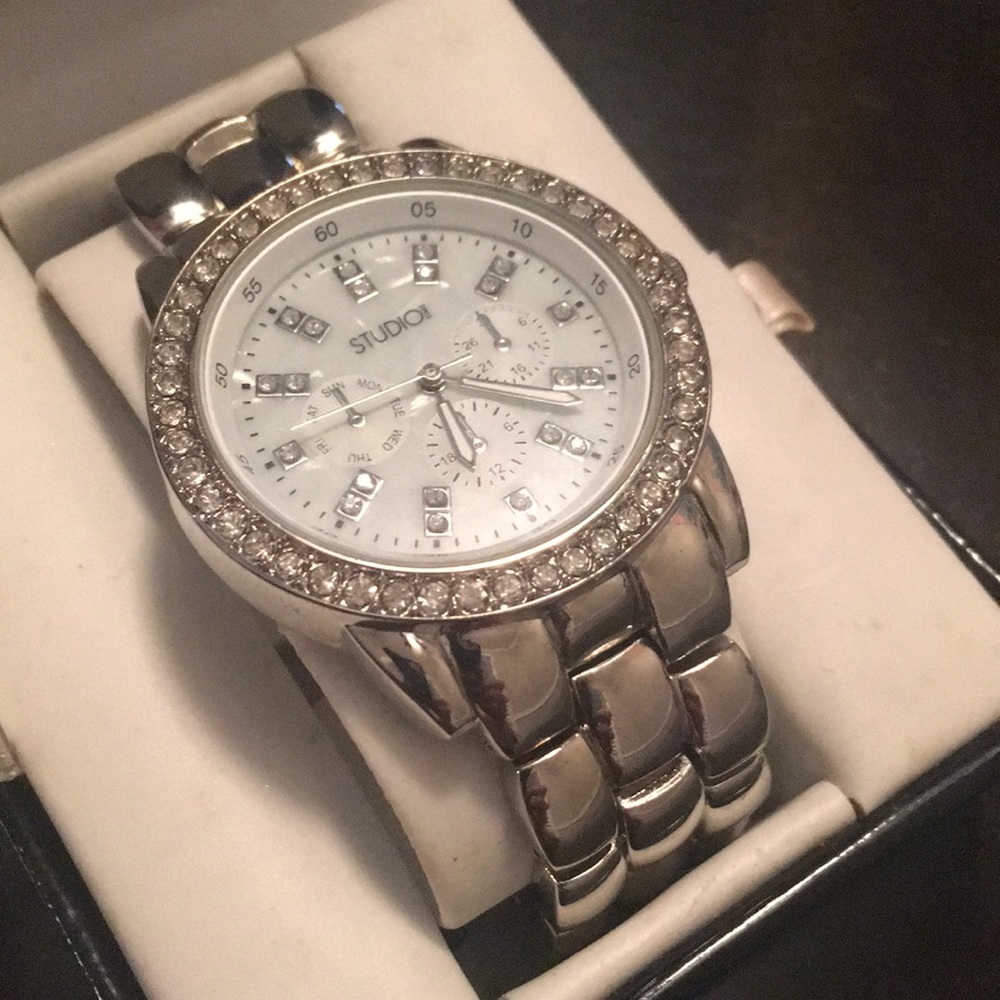 Women’s fancy bling watch